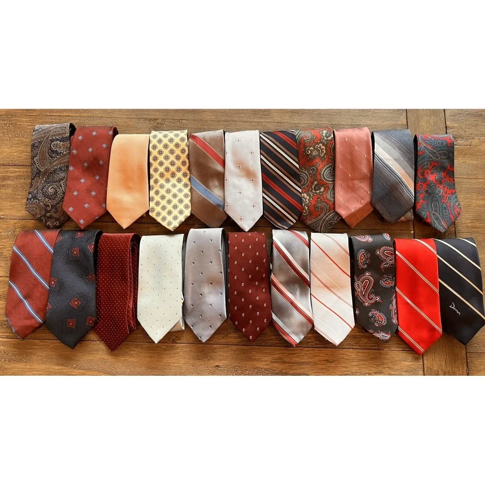Vintage Mens Neck Ties LOT OF 22 - Van Heusen, Wembley, Damon & More Classic
